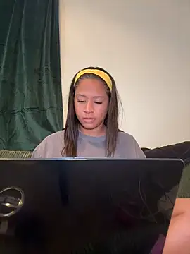 Snapshot of VanessaBling chatting on February 17, 1:47 am VanessaBling online show from February 17, 1:47 am