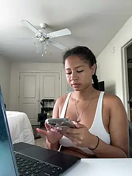 Snapshot of VanessaBling chatting on June 27, 2:45 pm VanessaBling online show from June 27, 2:45 pm