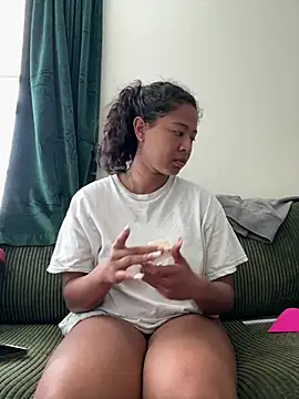 Snapshot of VanessaBling chatting on June 24, 2:37 pm VanessaBling online show from June 24, 2:37 pm