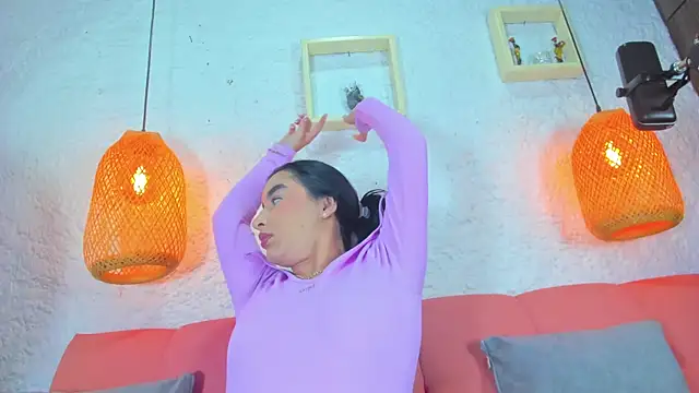 Snapshot of emiily_s chatting on November 6, 12:09 pm emiily s online show from November 6, 12:09 pm