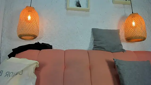 Snapshot of emiily_s chatting on December 15, 12:11 pm emiily s online show from December 15, 12:11 pm