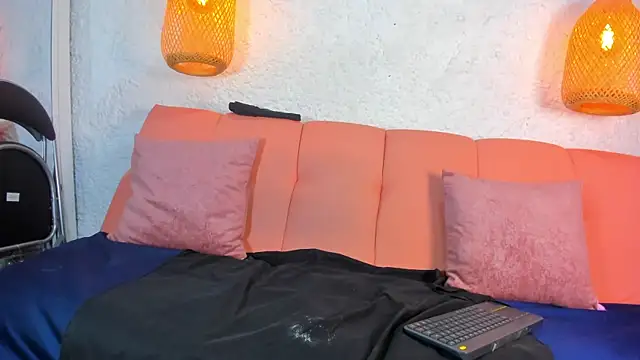 Snapshot of emiily_s chatting on November 20, 12:06 pm emiily s online show from November 20, 12:06 pm