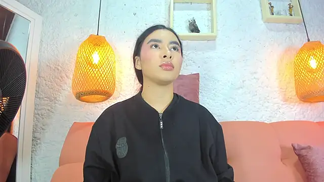 Snapshot of emiily_s chatting on November 29, 12:05 pm emiily s online show from November 29, 12:05 pm