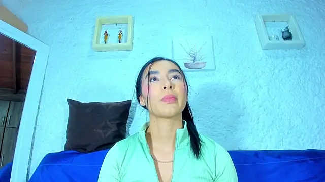 Snapshot of emiily_s chatting on March 11, 12:06 pm emiily s online show from March 11, 12:06 pm