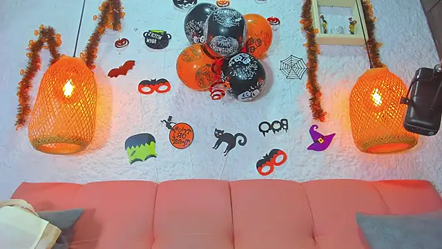 Snapshot of emiily_s chatting on October 29, 12:04 pm emiily s online show from October 29, 12:04 pm