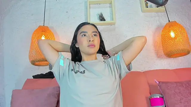 Snapshot of emiily_s chatting on November 19, 12:05 pm emiily s online show from November 19, 12:05 pm