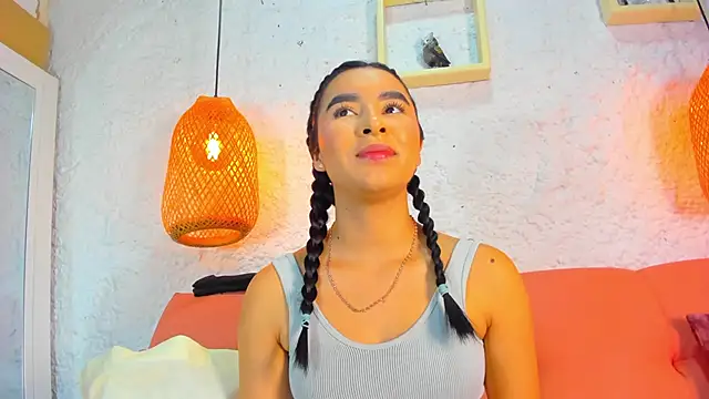 Snapshot of emiily_s chatting on November 25, 12:05 pm emiily s online show from November 25, 12:05 pm