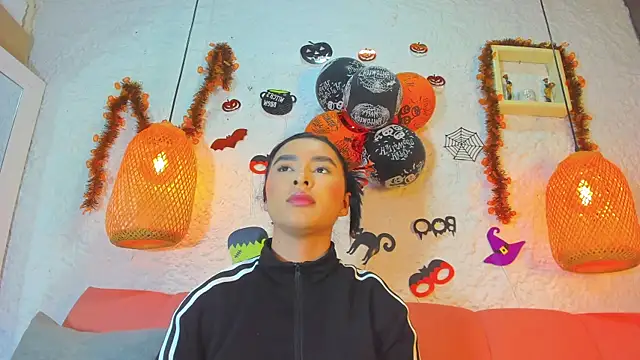 Snapshot of emiily_s chatting on October 30, 12:03 pm emiily s online show from October 30, 12:03 pm