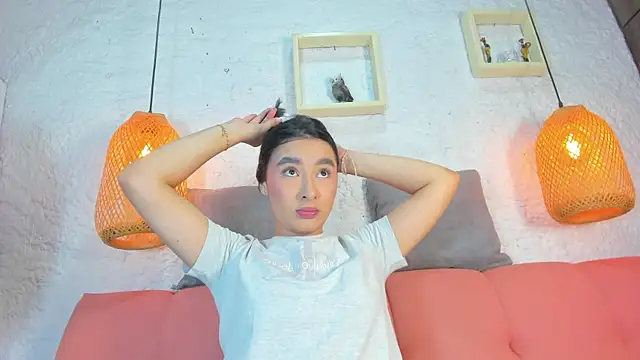 Snapshot of emiily_s chatting on November 8, 12:09 pm emiily s online show from November 8, 12:09 pm