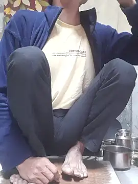 Snapshot of Burhade-- chatting on January 8, 10:38 pm Burhade-- online show from January 8, 10:38 pm