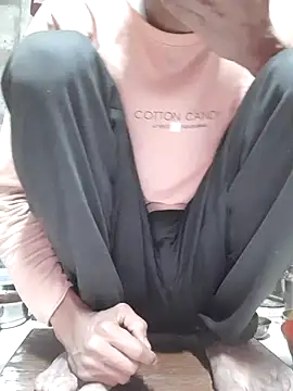 Snapshot of Burhade-- chatting on February 13, 11:27 pm Burhade-- online show from February 13, 11:27 pm