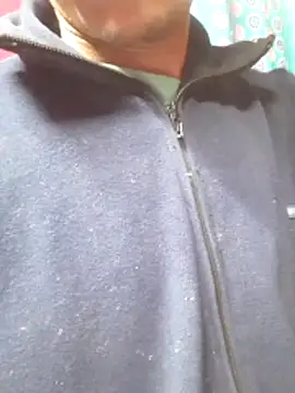 Snapshot of Burhade-- chatting on December 17, 11:32 pm Burhade-- online show from December 17, 11:32 pm