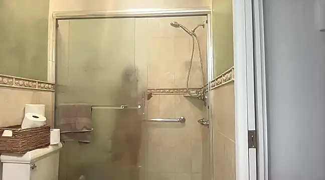 Snapshot of ALEXADANIELLE chatting on December 4, 2:25 am ALEXADANIELLE online show from December 4, 2:25 am