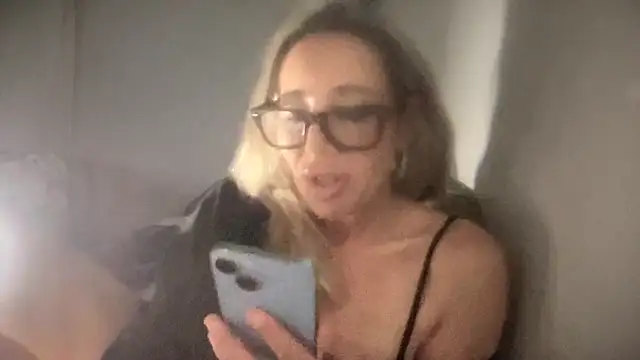 Snapshot of ALEXADANIELLE chatting on February 27, 1:19 am ALEXADANIELLE online show from February 27, 1:19 am