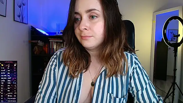 Snapshot of miss_seline chatting on April 29, 11:00 pm miss seline online show from April 29, 11:00 pm
