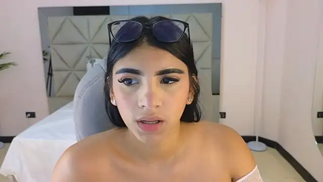 Snapshot of maiaa_ruiz chatting on February 12, 2:39 pm maiaa ruiz online show from February 12, 2:39 pm