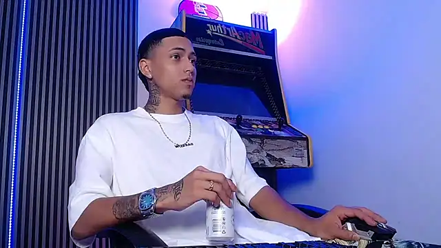 Liam lee online show from March 4, 1:49 pm