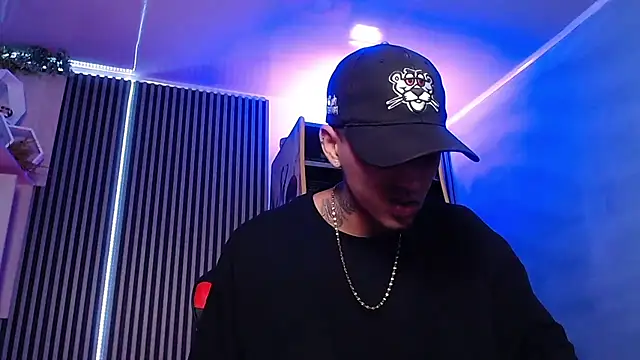 Liam lee online show from March 17, 1:29 pm