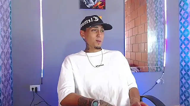 Liam lee online show from April 17, 8:55 pm