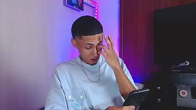 Liam lee online show from November 28, 3:12 pm