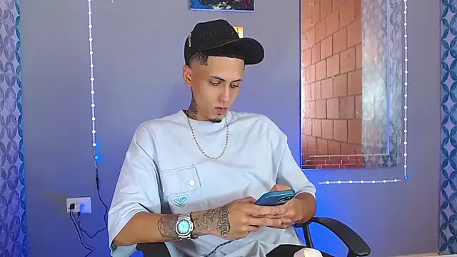 Liam lee online show from June 4, 8:35 pm