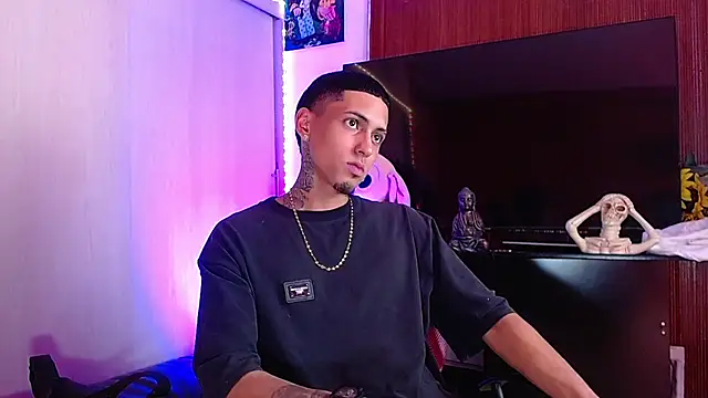 Liam lee online show from December 4, 6:29 pm