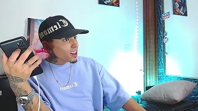 Liam lee online show from November 23, 1:54 pm