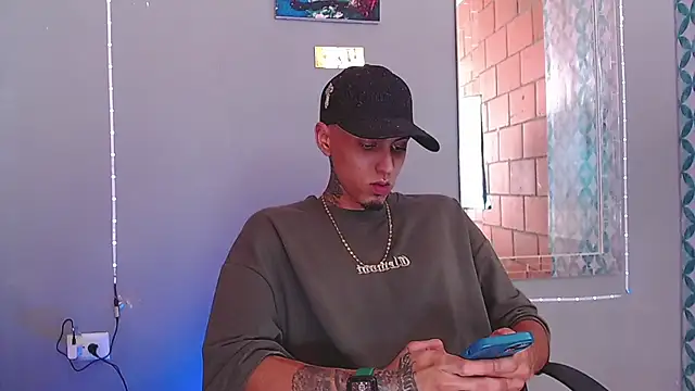Snapshot of Liam_lee chatting on June 24, 9:34 pm Liam lee online show from June 24, 9:34 pm