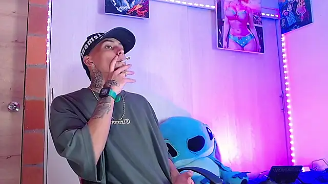 Liam lee online show from November 18, 3:04 pm