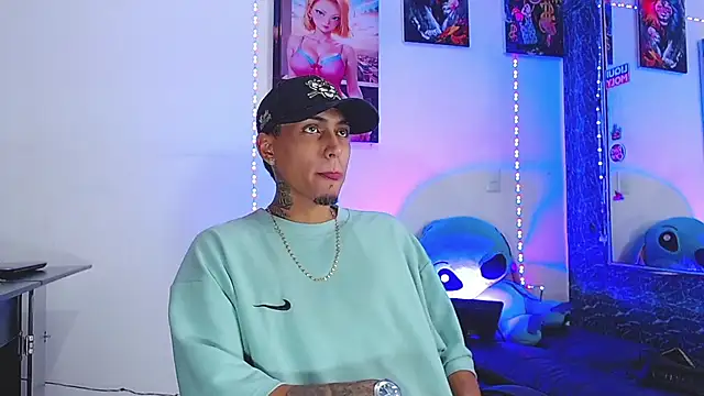 Liam lee online show from November 12, 5:28 pm