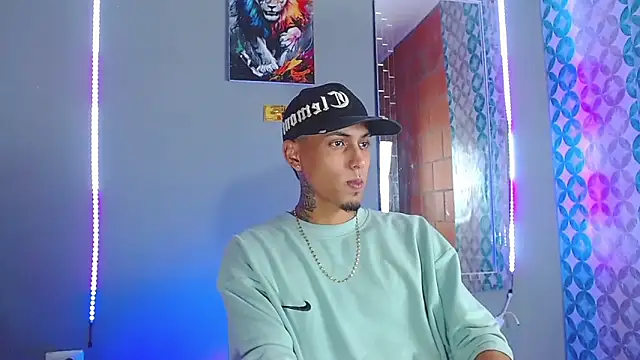 Liam lee online show from April 3, 11:22 pm