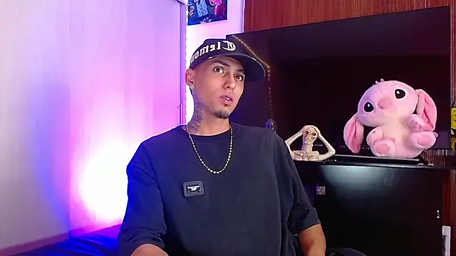 Liam lee online show from December 5, 4:27 pm