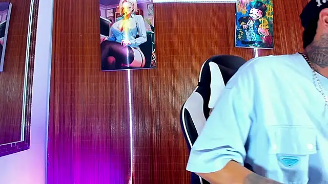 Liam lee online show from February 19, 9:01 pm