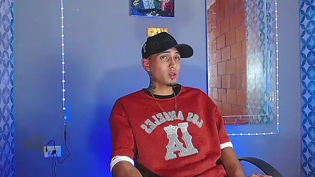 Snapshot of Liam_lee chatting on June 12, 10:07 pm Liam lee online show from June 12, 10:07 pm