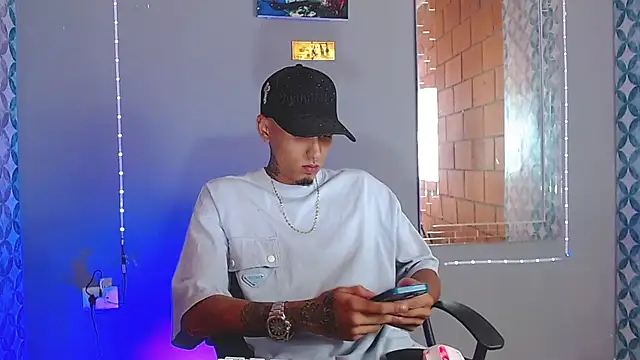 Snapshot of Liam_lee chatting on July 11, 9:15 pm Liam lee online show from July 11, 9:15 pm