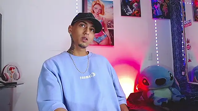 Liam lee online show from November 4, 1:59 pm