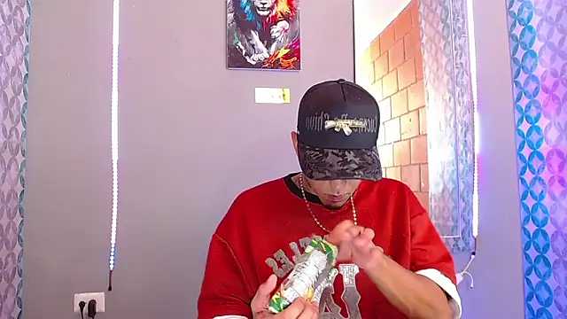 Liam lee online show from April 16, 9:39 pm