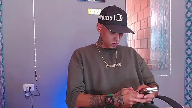 Snapshot of Liam_lee chatting on June 14, 9:05 pm Liam lee online show from June 14, 9:05 pm
