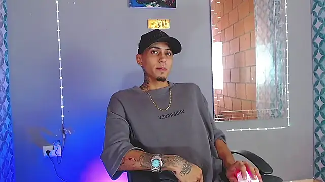 Snapshot of Liam_lee chatting on July 5, 8:48 pm Liam lee online show from July 5, 8:48 pm