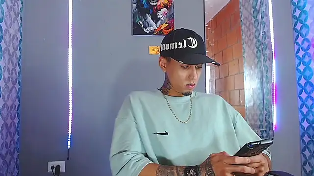 Liam lee online show from May 1, 9:09 pm
