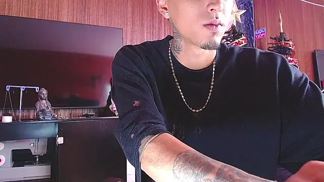 Liam lee online show from December 14, 8:03 pm