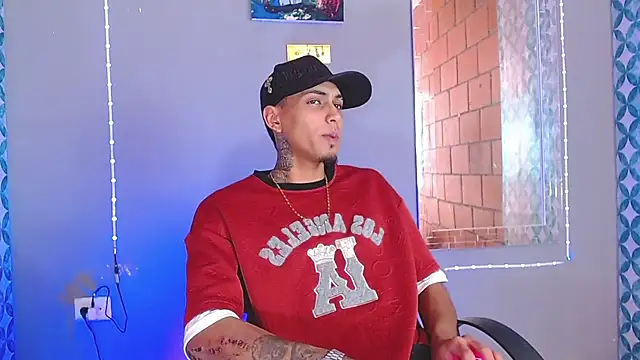 Snapshot of Liam_lee chatting on July 4, 8:35 pm Liam lee online show from July 4, 8:35 pm