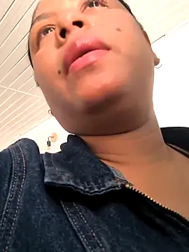 Snapshot of Francesca_ferrari chatting on May 4, 9:17 pm Francesca ferrari online show from May 4, 9:17 pm