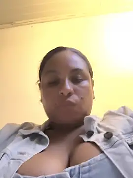 Snapshot of Francesca_ferrari chatting on May 22, 1:58 am Francesca ferrari online show from May 22, 1:58 am
