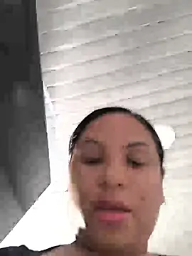 Snapshot of Francesca_ferrari chatting on May 18, 10:03 pm Francesca ferrari online show from May 18, 10:03 pm
