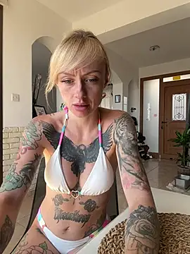 haileyhope  online show from August 4, 1:04 pm