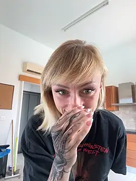 Snapshot of haileyhope_ chatting on October 3, 8:49 am haileyhope  online show from October 3, 8:49 am