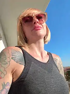 haileyhope  online show from April 30, 3:08 pm