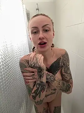 haileyhope  online show from April 7, 9:55 am