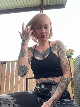 haileyhope  online show from April 15, 10:43 am